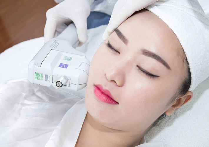 hình ảnh thực hiện dịch vụ trẻ hóa nâng cơ HIFU Doublo