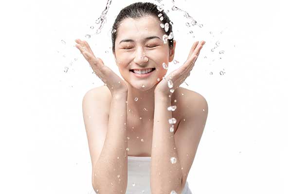 Làm sạch da là bước quan trọng đầu tiên