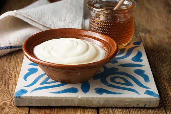 tri-tham-mun-tu-nhien-mat-ong-sua-chua